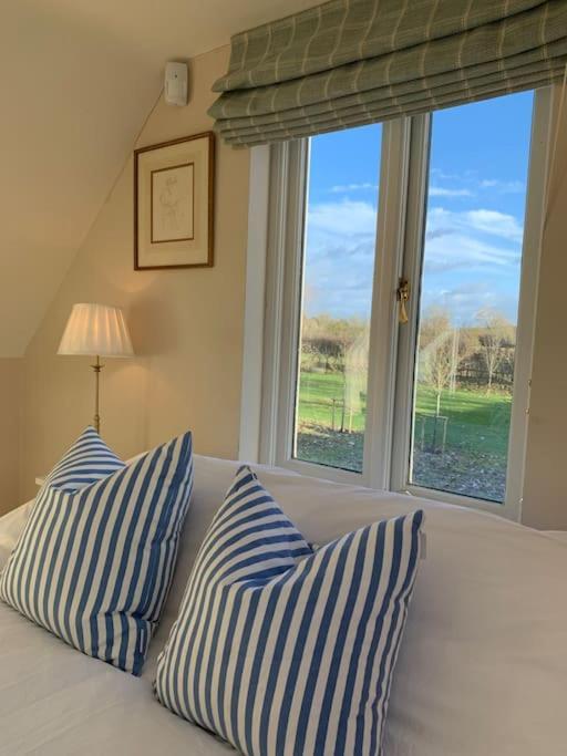 Annexe Near Malmesbury / Tetbury Apartment